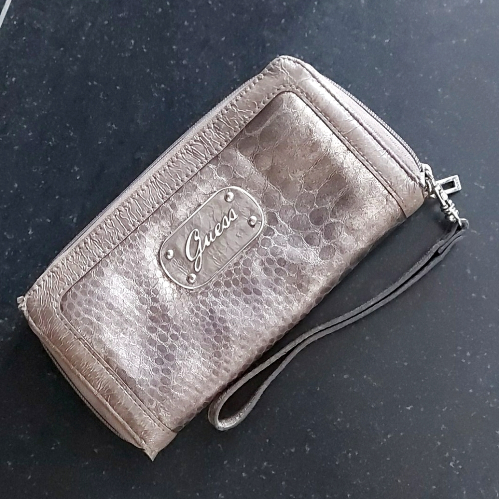 Guess Clutch